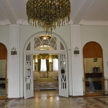 Hotel Triumf Bukares Bagian luar foto