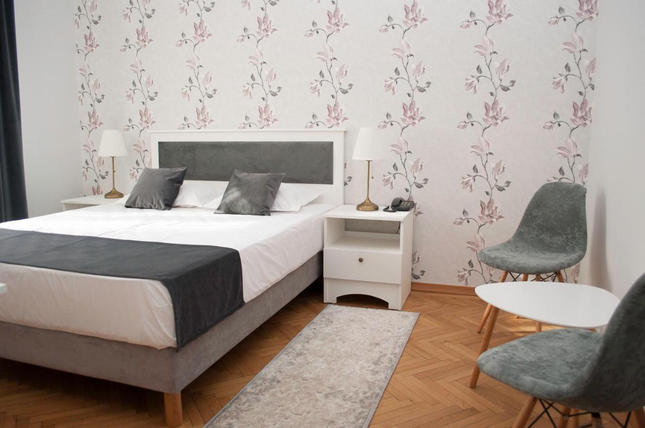 Hotel Triumf Bukares Bagian luar foto