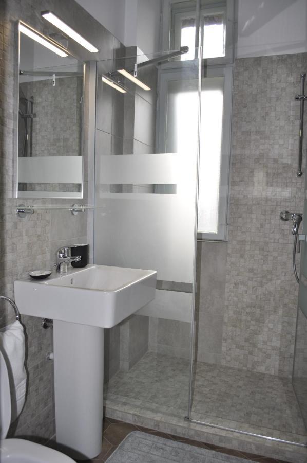Hotel Triumf Bukares Bagian luar foto