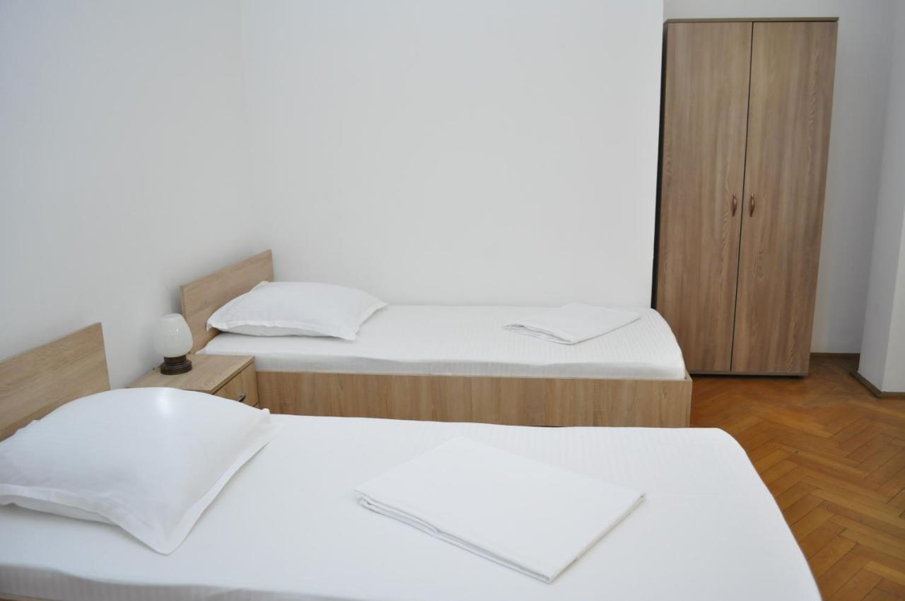 Hotel Triumf Bukares Bagian luar foto