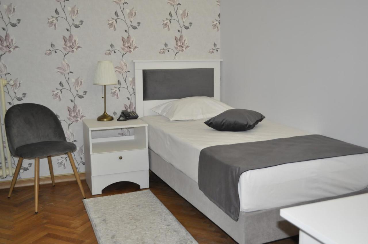 Hotel Triumf Bukares Bagian luar foto