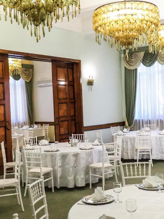 Hotel Triumf Bukares Bagian luar foto