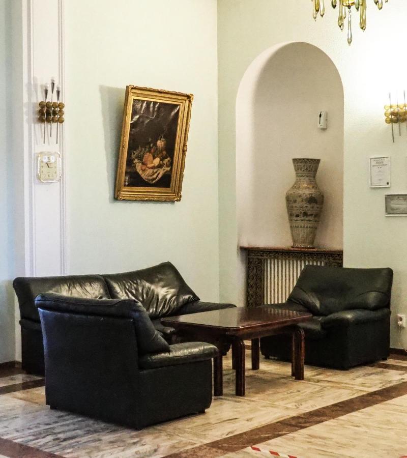 Hotel Triumf Bukares Bagian luar foto