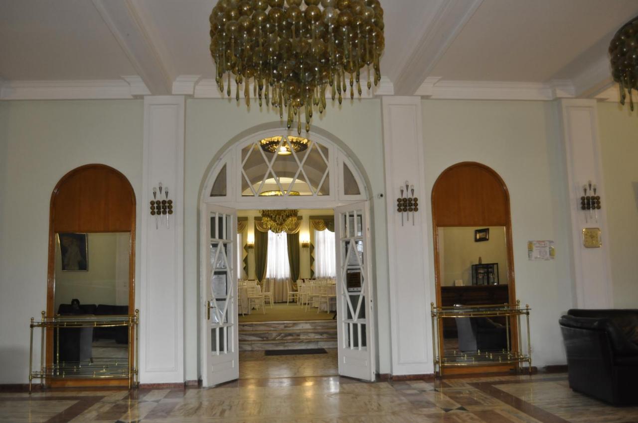 Hotel Triumf Bukares Bagian luar foto