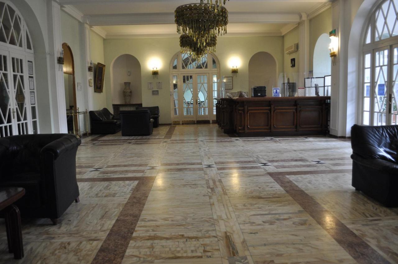Hotel Triumf Bukares Bagian luar foto