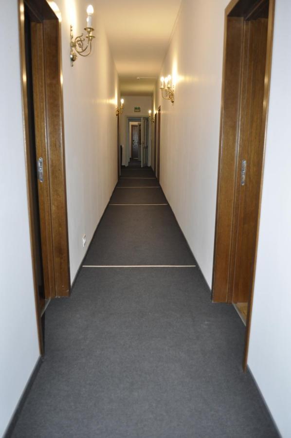 Hotel Triumf Bukares Bagian luar foto