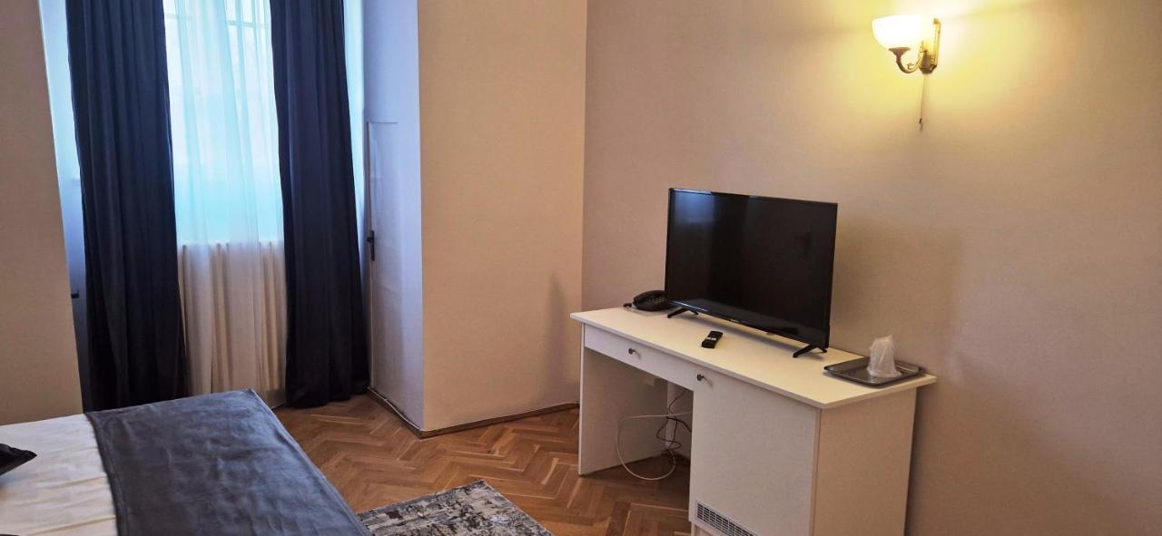 Hotel Triumf Bukares Bagian luar foto