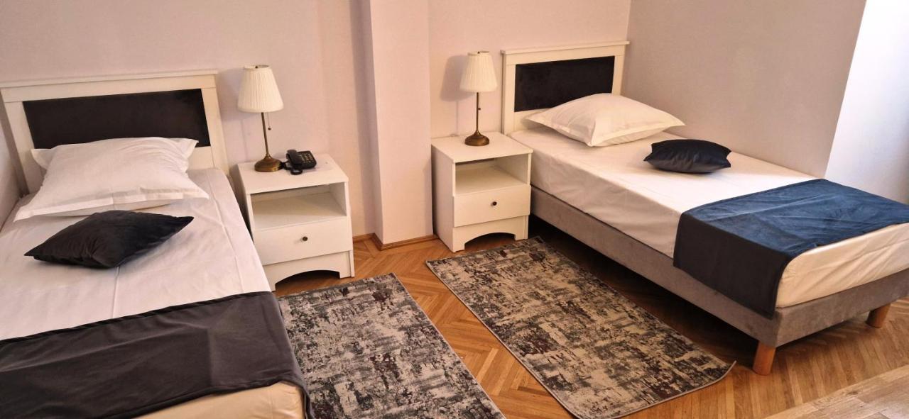 Hotel Triumf Bukares Bagian luar foto
