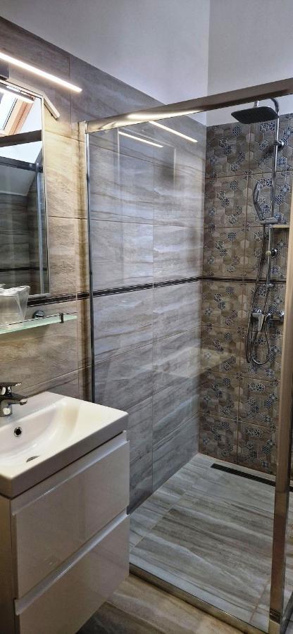 Hotel Triumf Bukares Bagian luar foto